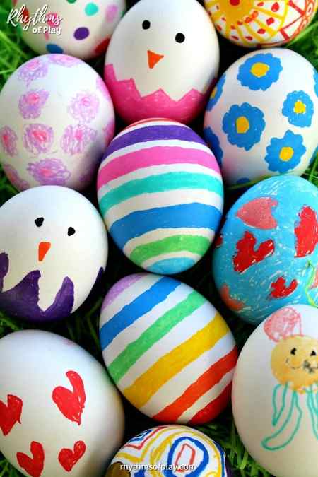 How to decorate Easter eggs with paint pens.