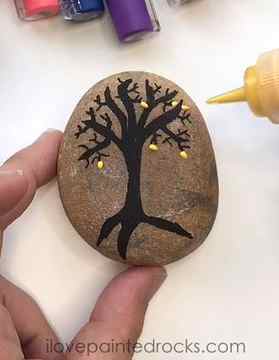how to paint leaves on a rock with 3D paint