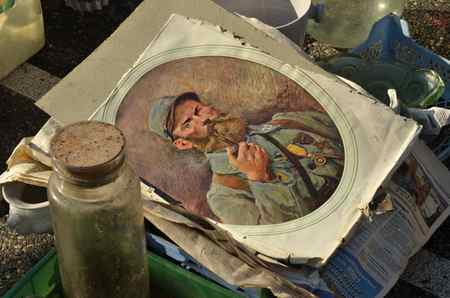 A photo showing the painting of an old soldier with a wind pipe in hand
