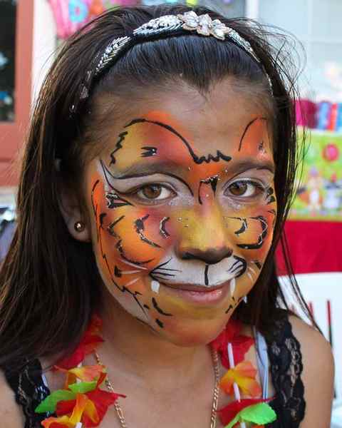 Tiger face paint by Auntie Stacey