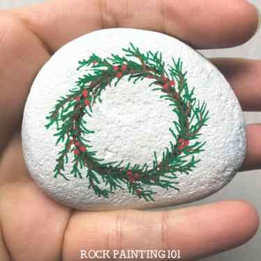 How to paint this Christmas wreath painted rock
