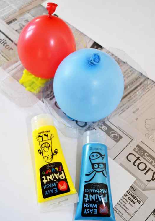 Image shows two balloons and two sets of paints to create art. Idea from Picklebums