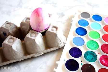 how to dye watercolor Easter eggs!