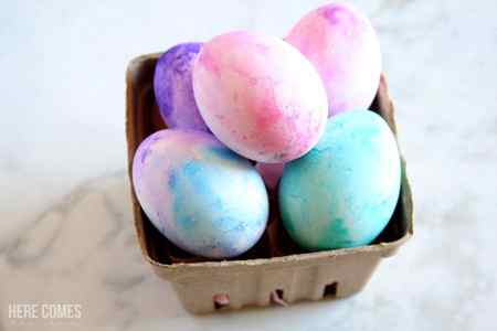 Learn how to create beautiful watercolor Easter eggs!