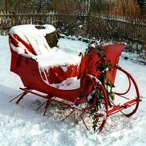 Wall Art - Photograph - Christmas Sleigh by Andrew Fare