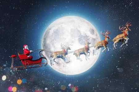 Санта Клаус в санях, готовый доставить подарки с санями — стоковое фото