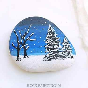 A winter scene rock painting idea is perfect for hiding during these cold winter days. They also make fantastic winter decorations and gift. Practice your blending skills and break out your paint pens, this stone painting tutorial is perfect for all skill levels. #rockpainting101