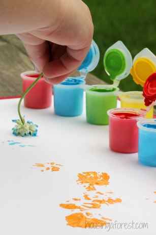Painting with Flowers ~ Simple preschool art activities