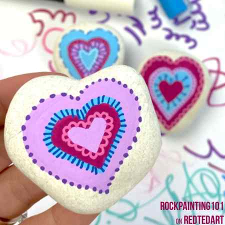 How to paint hearts on rocks for Valentine's Day
