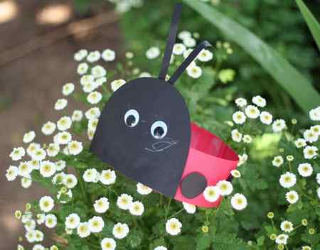 Spring crafts for toddlers - ladybug hat