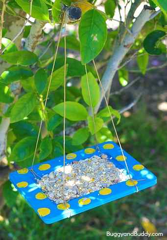 Spring crafts for toddlers - homemade bird feeders