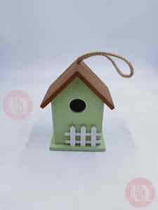 Painting Different Colors in Beautiful Wooden Bird House/Bird Feeder pictures & photos