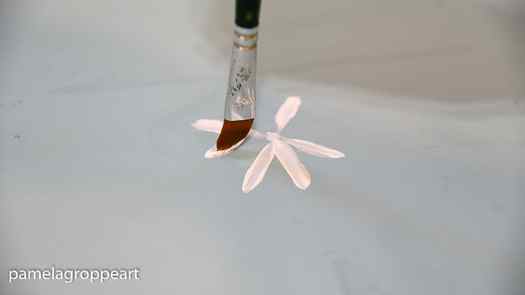 More petal strokes for daisy, How to Paint a Simple Daisy 