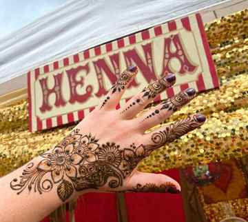Natural henna freestyle design at festivals and events