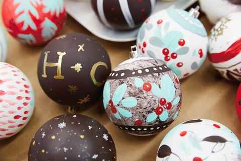 DIY ornament ideas: Hand-painted Christmas ornaments