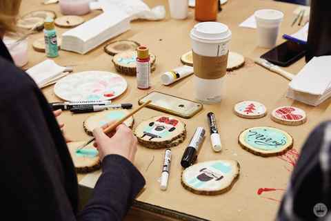 DIY ornament ideas: Hand painting wood rounds 