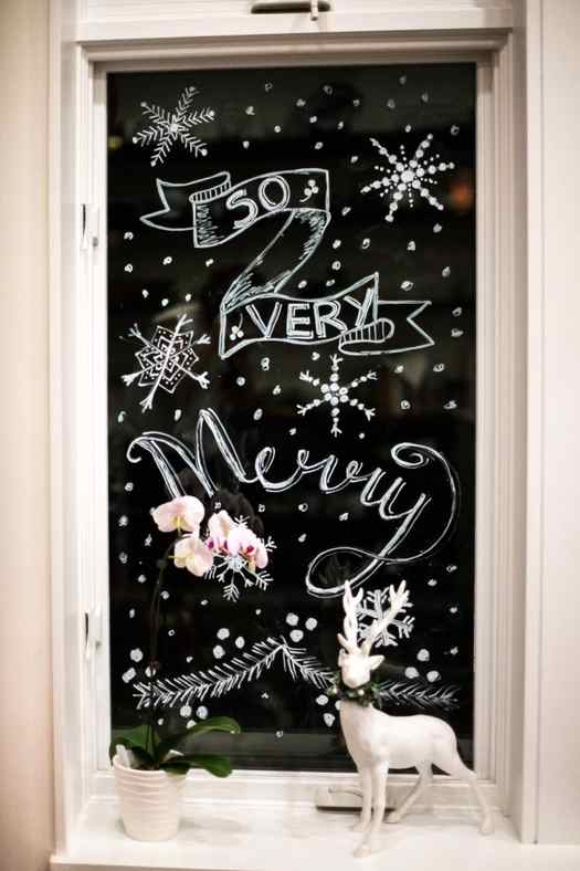 Holiday Window Painting with Chalk Markers @flaxandtwine