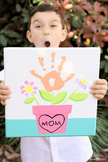 Mommy and Me hand print painting project