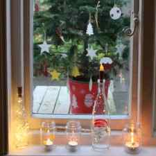 Thorndown-Wood-Paint-Christmas-tree-decorations-and-Peelable-Glass-Paint-on-plastic-bucket_2